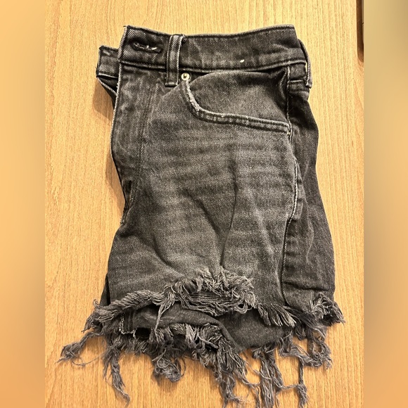 Women’s Black Jean Abercrombie and Fitch Mom Shorts with Distressed details - Picture 2 of 4